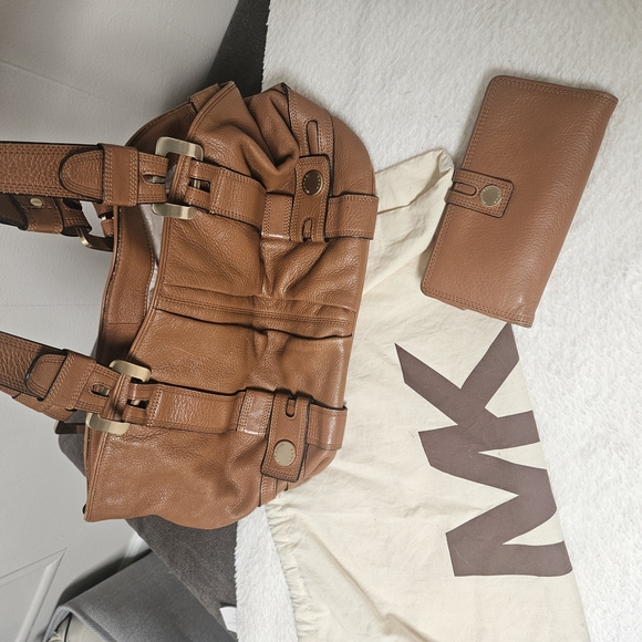 Michael Kors Brown Leather Shoulder Bag and Wallet - Picture 1 of 8